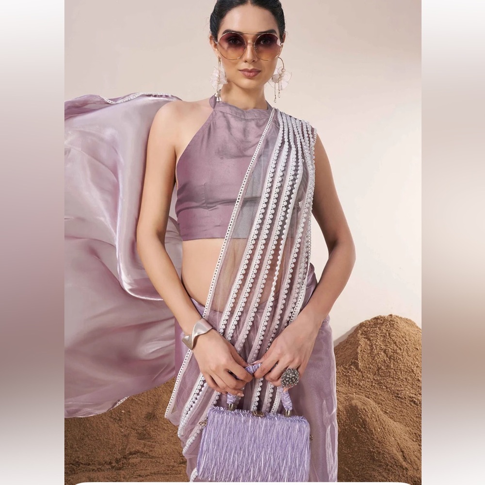 Saree with Beaded Detailing on pallu.
Comes with petticoat & blouse piece. - Picture 5 of 7